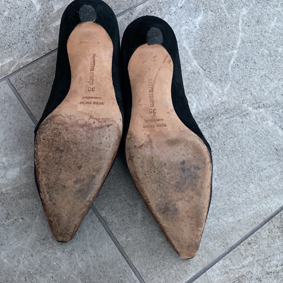 Manolo Blahnik Black Suede Pointed Toe Leather Heels With Button Detail Size 7.5 - Picture 4 of 7